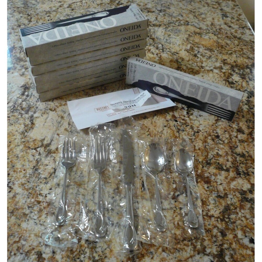 Oneida Deluxe Calla Lily 5 Pc Place Setting (s) Stainless Steel New in Box